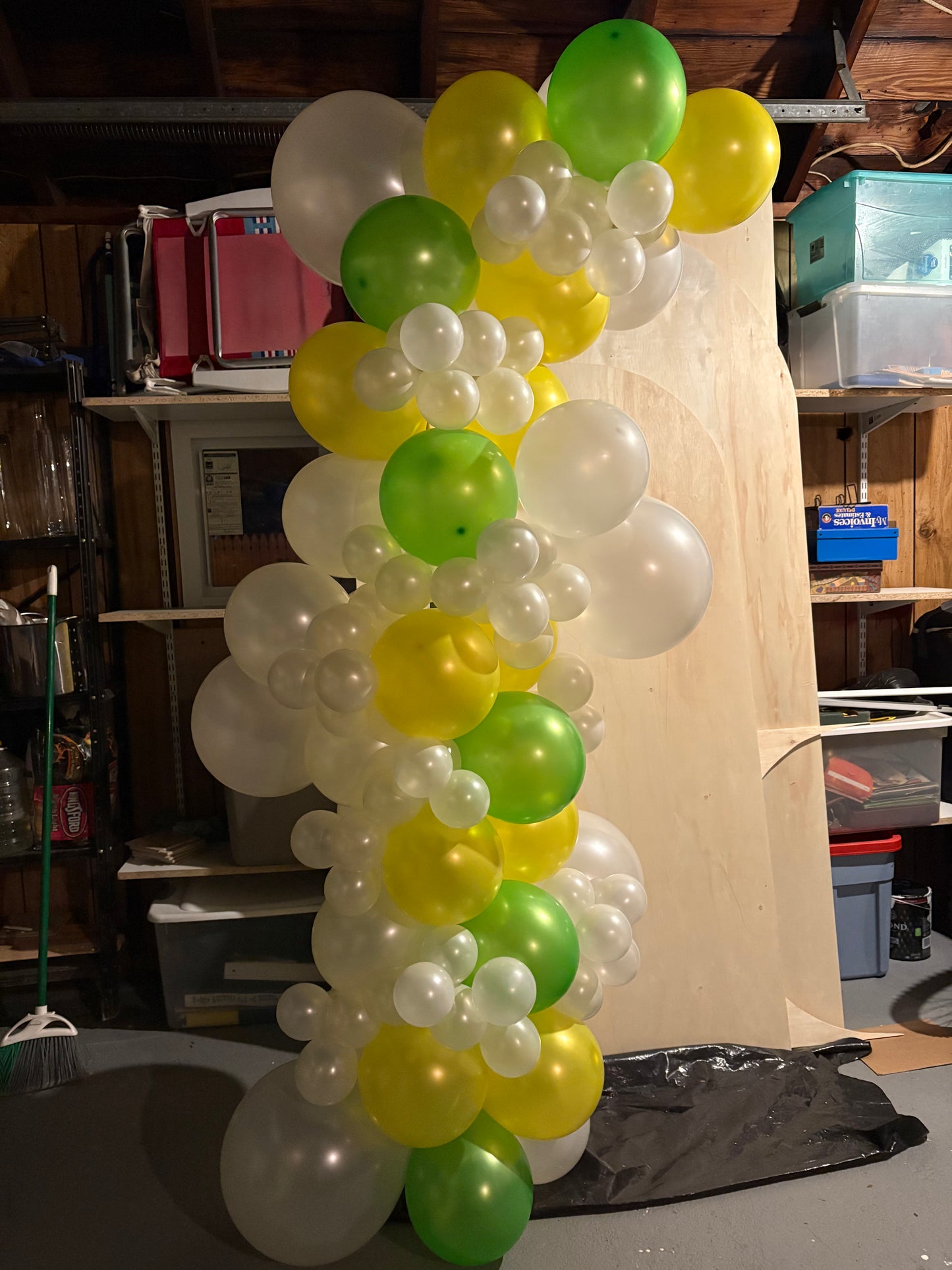 Free Standing Grab-n-go Clustered Balloon Garland